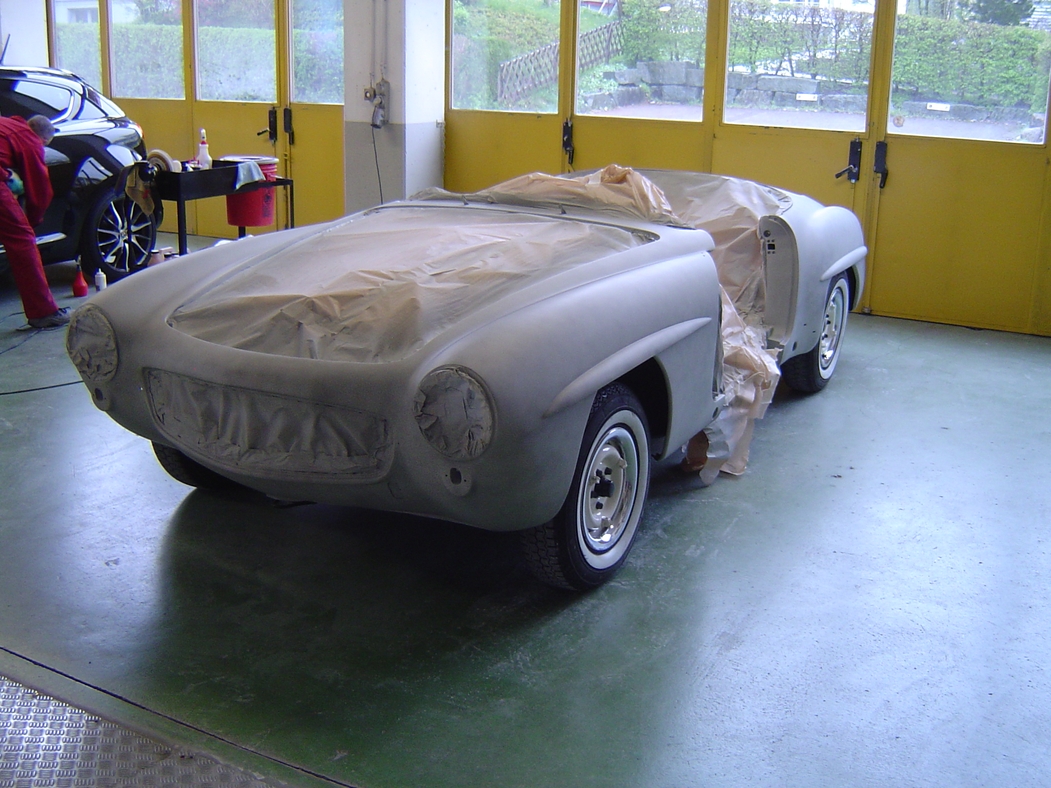 Mercedes 190 SL beim Lackierer